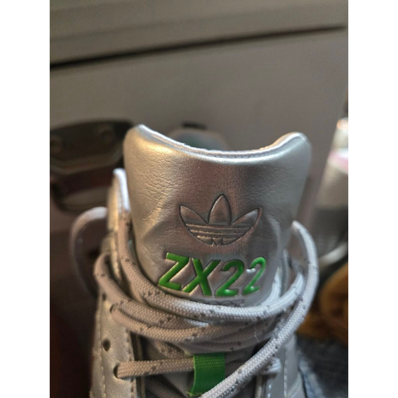 Men's Adidas x Kawasaki ZX22 Sneakers US 8.5 Silver Green Black - Picture 6 of 10